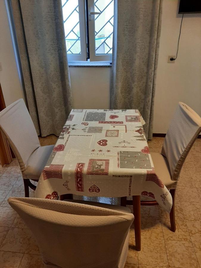 Apartmani Banina Ика Екстериор снимка